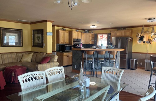Cedar Neck House | Beautiful waterfront 5br/2banOptional boat rental