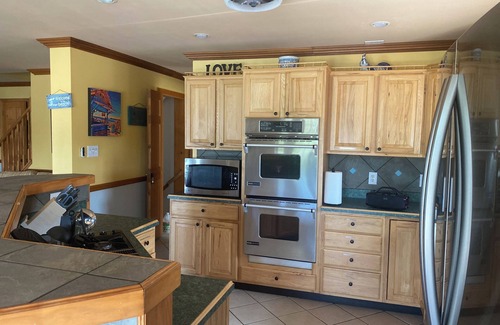Cedar Neck House | Beautiful waterfront 5br/2banOptional boat rental