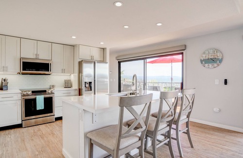 Upper Lake House | Beautiful waterfront Lakehouse w/stunning sunset views!