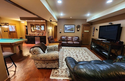 Alpine Trails House | Beautiful Winter Getaway Home