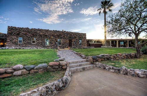 New River House | Beautiful Wranglers Roost Original Stage Coach Stop