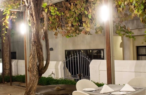Stellenbosch Central Apartment | Beautiful two-bedroom self-catering unit in the heart of Historic Stellenbosch