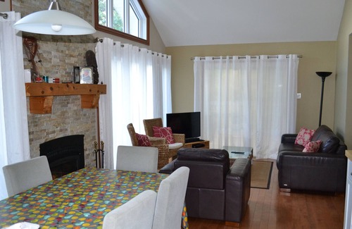 Wentworth-Nord Hotel | Beautiful zen chalet on the water