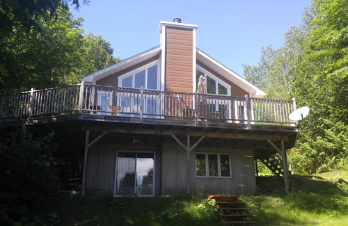 Wentworth-Nord Hotel | Beautiful zen chalet on the water