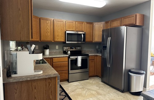 Knoxville Condo | Beautiful1 Bdr, 1.5 Bath Safe, Clean Condo Close to Major Hospitals & Downtown