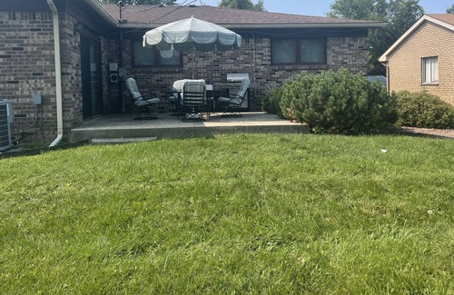 Sterling Heights House | Beautiful10-12 people 6 queen bed 4 bedroom private location