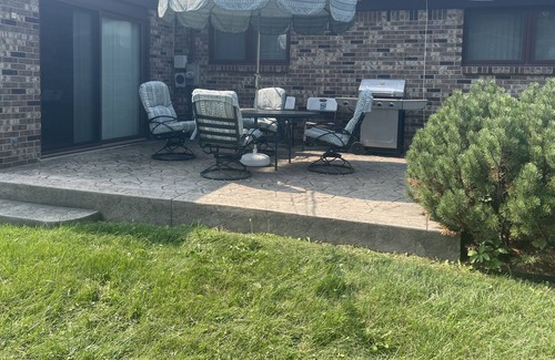 Sterling Heights House | Beautiful10-12 people 6 queen bed 4 bedroom private location