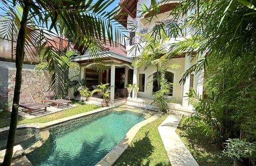 Sunset Road Villa | Beautifull Bright Bohomian villa in seminyak