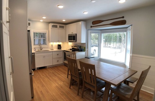 Park's Edge Cottages House | Beautifully Appointed 5 Bedroom, Waterfront Home - Sleeps 10