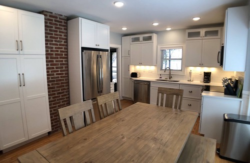 Park's Edge Cottages House | Beautifully Appointed 5 Bedroom, Waterfront Home - Sleeps 10