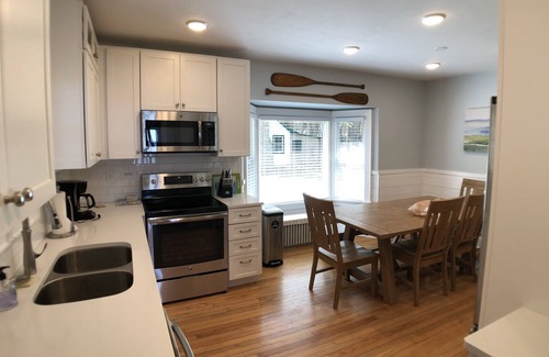 Park's Edge Cottages House | Beautifully Appointed 5 Bedroom, Waterfront Home - Sleeps 10