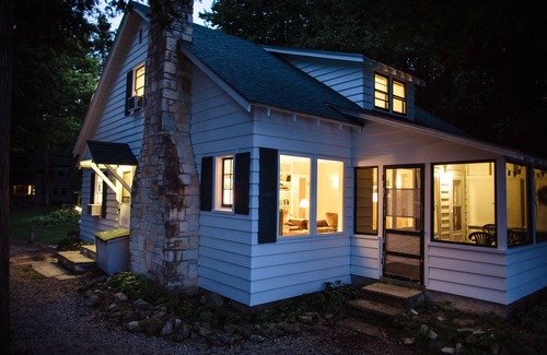 Park's Edge Cottages House | Beautifully Appointed 5 Bedroom, Waterfront Home - Sleeps 10