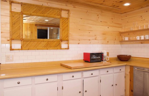 Riverhead House | Beautifully Appointed 'Home Away From Home' in the Leafy Heart of Riverhead