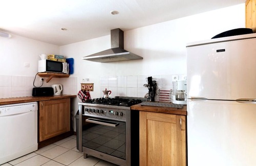 Les Sciauds Ski Chalet | Beautifully converted old barn near Bourg D'Oisans -19 single beds+2 infant cots