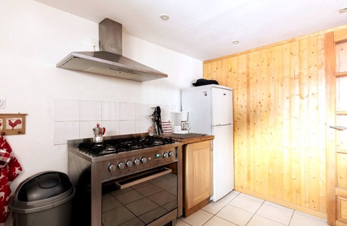 Les Sciauds Ski Chalet | Beautifully converted old barn near Bourg D'Oisans -19 single beds+2 infant cots