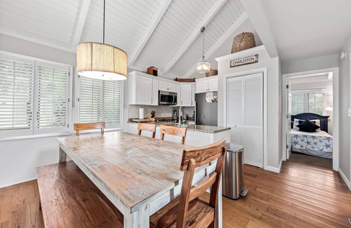 Sealoft Villas House | Beautifully Decorated, Updated Sealoft! Lagoon Views! Walk to Beach/Sealoft Pool! Amenity Cards!