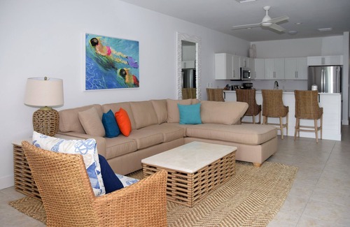 Treasure Cay Resort | Beautifully decorated & steps from the ocean