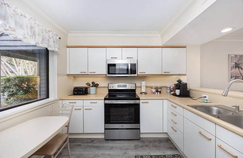 Vaught Villa | Beautifully Decorated 2 BR Villa ,Sleeps 8!
