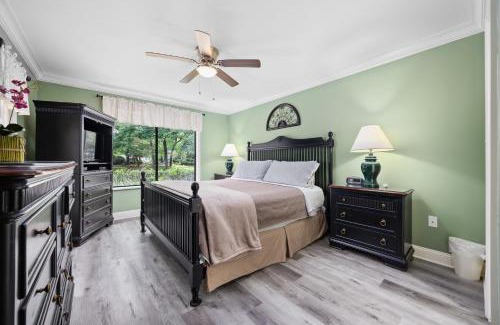 Arcadian Shores Apartment | Beautifully Decorated 2 BR Villa located in exclusive gated community, Sleeps 8!