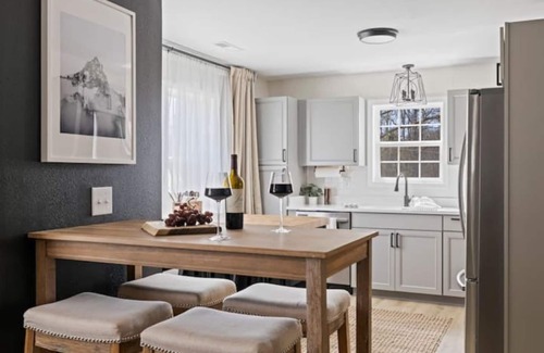 Brevard House | Beautifully decorated 4 bed 2 bath walking distance to downtown