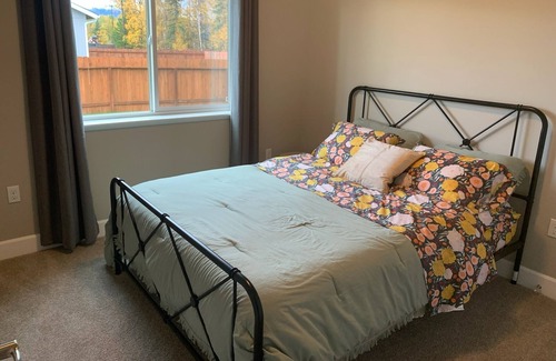 Palmer House | Beautifully decorated home with spectacular mountain views!