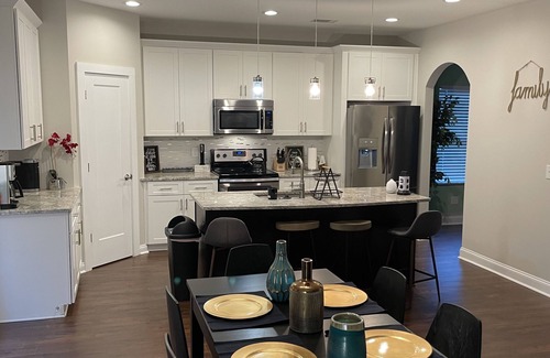 Mableton House | Beautifully decorated modern home with lots of space.