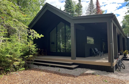 Victoria Beach Cottage | Beautifully Designed 4 Season The New Casa Noir