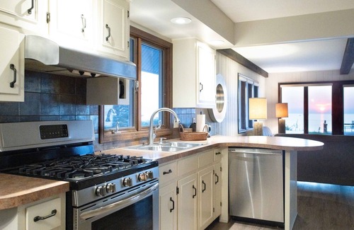 Holland Cottage | Beautifully Designed Cottage with Private Beach and Fabulous Views