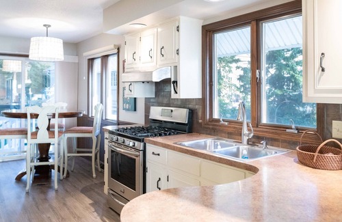 Holland Cottage | Beautifully Designed Cottage with Private Beach and Fabulous Views