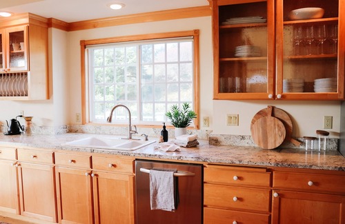 Tolovana Park Cottage | Beautifully furnished cottage, just a few steps from the beach.