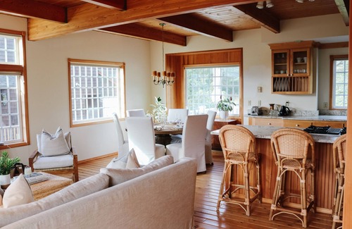 Tolovana Park Cottage | Beautifully furnished cottage, just a few steps from the beach.