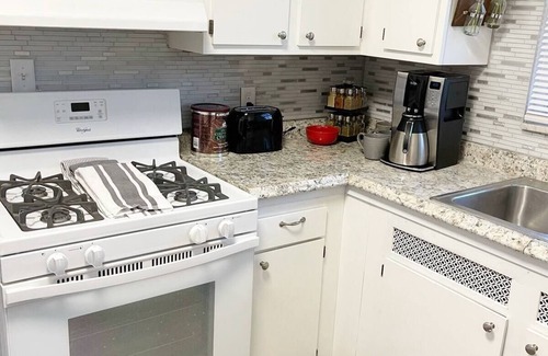 Toledo Apartment | Beautifully furnished, 2 bed European-style apartment in trendy Five Points area