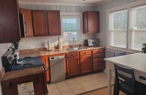 Bristol House | Beautifully Furnished 3 Bedroom, 1 Bath House close to the Hard Rock Casino!