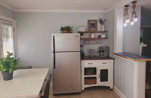 Bristol House | Beautifully Furnished 3 Bedroom, 1 Bath House close to the Hard Rock Casino!