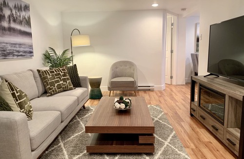 Gonzales House | Beautifully furnished 2 bed suite in great location