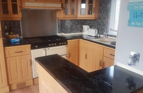 Bacton House | Beautifully peaceful static home one minute from the beach