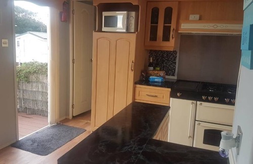 Bacton House | Beautifully peaceful static home one minute from the beach