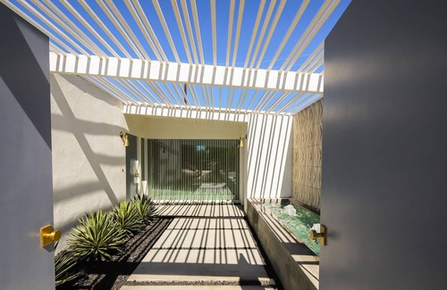 Racquet Club Estates House | Beautifully Presented Mid Century Gem