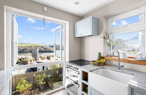 Fowey House | Beautifully presented coastal townhouse in central Fowey, panoramic river views