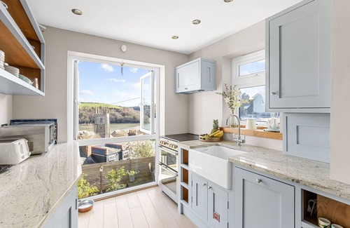 Fowey House | Beautifully presented coastal townhouse in central Fowey, panoramic river views
