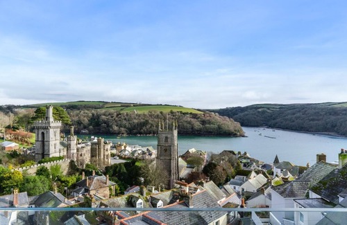 Fowey House | Beautifully presented coastal townhouse in central Fowey, panoramic river views