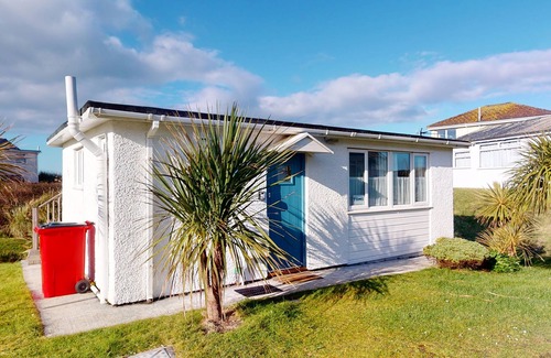 Hayle Cottage | Beautifully presented, comfortable and located just a few minutes from the three miles of sand