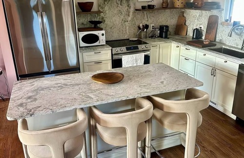 Cleveland House | Beautifully Remodeled 3-bedroom house with AC in Cleveland Heights.