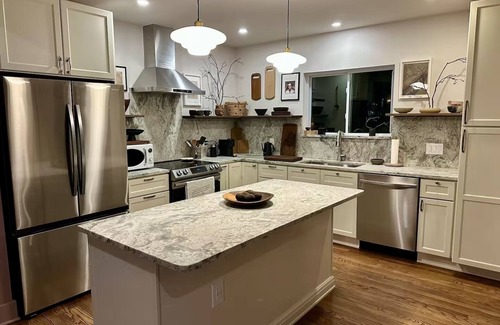 Cleveland House | Beautifully Remodeled 3-bedroom house with AC in Cleveland Heights.