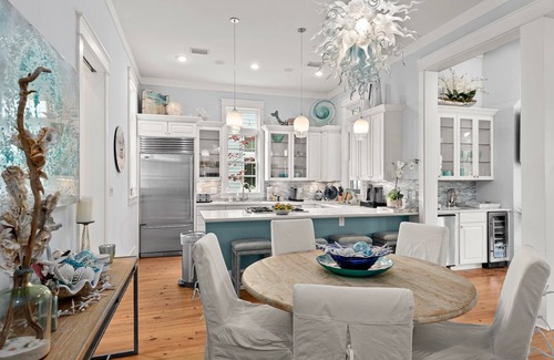 Watercolor House | Beautifully renovated and refined cottage with private pool