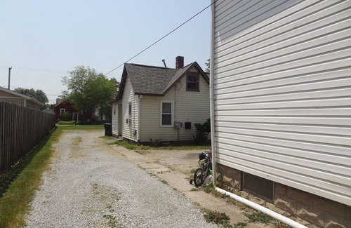 Fairport Harbor Cottage | Beautifully remodeled cozy cottage retreat