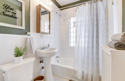Minneapolis House | Beautifully Remodeled Main Floor Unit w/ Cozy Fireplace! 5 Minutes to Downtown!