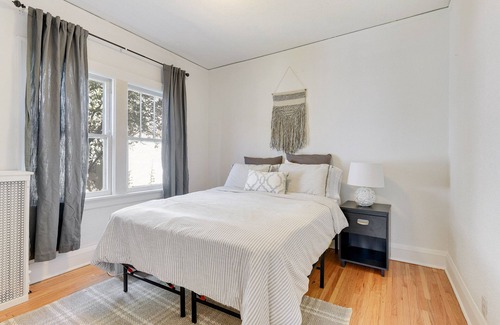Minneapolis House | Beautifully Remodeled Main Floor Unit w/ Cozy Fireplace! 5 Minutes to Downtown!