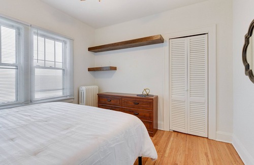 Minneapolis House | Beautifully Remodeled Main Floor Unit w/ Cozy Fireplace! 5 Minutes to Downtown!
