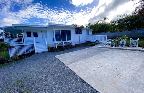 Lanikai House | Beautifully remodeled Lanikai house,spacious inside alot of green space outside